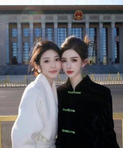 NỮ NHÂN THANH CAO